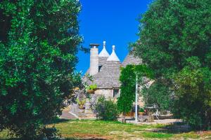 A garden outside Masseria Macchia