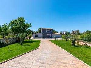 a brick driveway leading to a house at Holiday Home Vala by Interhome in Vodnjan