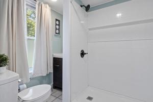 Vannituba majutusasutuses Hot Tub! Close to Cornell, Ithaca College, Commons!