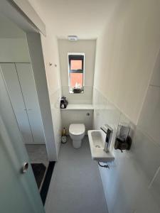 Ένα μπάνιο στο Premium Ensuite Accommodation