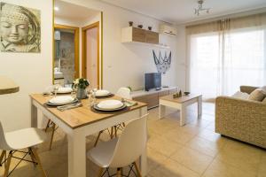 a kitchen and living room with a table and chairs at Apartamento en Magic World in Oropesa del Mar