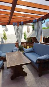 a living room with a couch and a table at Pannovitéz vendégház in Pannonhalma