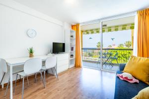 TV a/nebo společenská místnost v ubytování 32 BRIGHT COPACABANA ocean view free WiFi