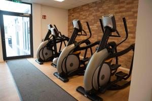 a row of exercise bikes in a gym at K-Apart Hotel & Boardinghouse in Hürth
