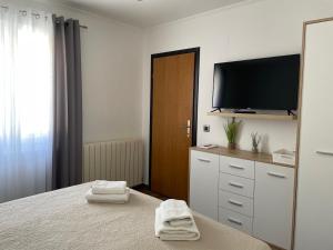 Postel nebo postele na pokoji v ubytování Apartments Anna I