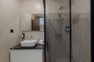 Koupelna v ubytování The Shelter Residence by GoodMove - Bourgogne, Casablanca + 56 fotografií