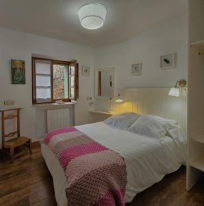 Ένα ή περισσότερα κρεβάτια σε δωμάτιο στο Habitaciones - La Pumarada de Limés I