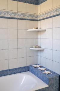 A bathroom at Cozy Sea View House