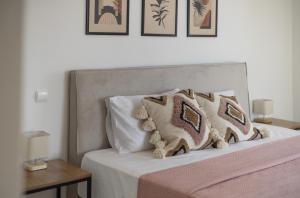 A bed or beds in a room at Cozy Sea View House