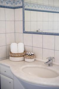 A bathroom at Cozy Sea View House