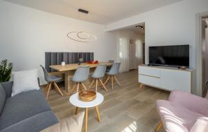 Μια τηλεόραση ή/και κέντρο ψυχαγωγίας στο House Hideaway Novi Vinodolski by Villas Guide