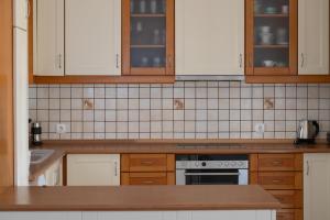 A kitchen or kitchenette at Cozy Sea View House