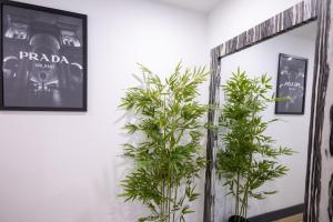 Φωτογραφία από το άλμπουμ του Brand-New Top-Floor Flat with Stunning Balcony & Parking σε Borehamwood