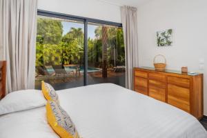 Ένα ή περισσότερα κρεβάτια σε δωμάτιο στο Villa Remeitch 4 etoiles Luxe avec Piscine privee & Sauna