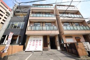 Tòa nhà nơi khách sạn tọa lạc