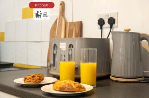 Tiện nghi pha trà/cà phê tại 2 BR Apartment By Littlepiggyrentals Short Lets & Serviced Accommodation Leicester With Wi-Fi, Free Parking & Outdoor Area