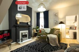 Khu vực ghế ngồi tại 2 BR Apartment By Littlepiggyrentals Short Lets & Serviced Accommodation Leicester With Wi-Fi, Free Parking & Outdoor Area +11 ảnh