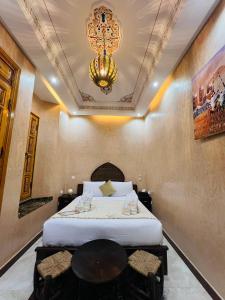 Postel nebo postele na pokoji v ubytování Riad Alice Terrace & Spa