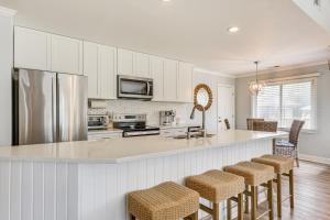 Gallery image of Bright Sunset Beach Condo with Golf Course View in Sunset Beach