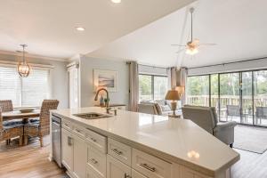 Gallery image of Bright Sunset Beach Condo with Golf Course View in Sunset Beach +23 photos