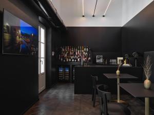 Lounge alebo bar v ubytovaní REGO APARTMENTS - Boutique Aparthotel & Serenity Spa with some off-site apartments in the Heart of Bergamo City Center