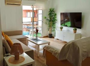 A television and/or entertainment centre at Apartamento del Mar