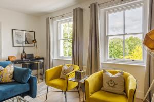 Χώρος καθιστικού στο Stunning 1BR Riverside View Apartment
