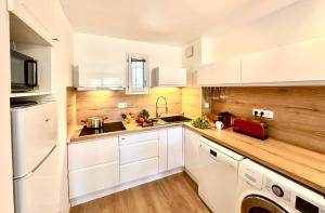 Fotografie z fotogalerie ubytování BERGERIE PLAGE Balnéo Clim piscine v destinaci Hyères