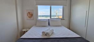 a bedroom with a bed with a view of the ocean at COPFL0109 - Condomínio Residencial Ilha de Maiorca in Salvador +41 photos