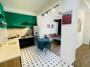Η κουζίνα ή μικρή κουζίνα στο Urban Edge Apt. N1