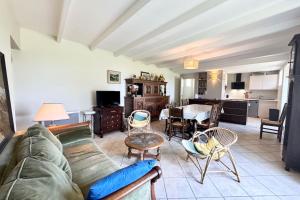 Posezení v ubytování Maison familiale vue mer douceur à Clohars