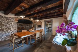 Gambar di galeri bagi House Dorče di Kojsko