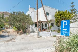 a blue parking sign in front of a house at Mouria Studio 4 in Kithnos