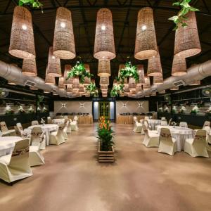 Restaurace v ubytování Grand Belwoood Near Delhi Airport