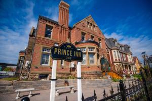 a street sign in front of a brick building at Prince inn in Charlottetown