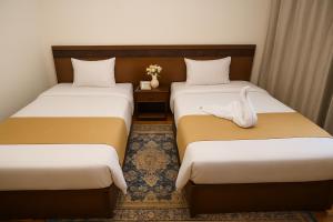 Postel nebo postele na pokoji v ubytování Miramar Evergreen Hotel