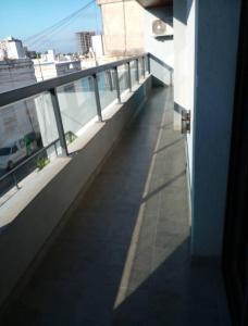 Balkón nebo terasa v ubytování Departamento céntrico amplio