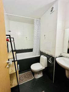 a bathroom with a toilet and a sink at VacationClub - Garden of Eden Apart Lilia L307 in Sveti Vlas