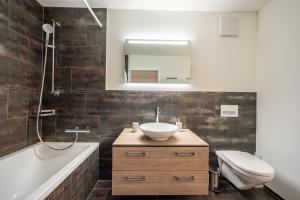 Ένα μπάνιο στο Edelweiss Casa Aleca