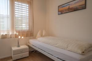 a bedroom with a bed and a picture on the wall at Edelweiss Casa Cassons in Flims