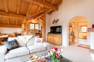 Μια τηλεόραση ή/και κέντρο ψυχαγωγίας στο Edelweiss Casa Miez Penthouse