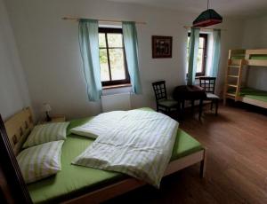 Кровать или кровати в номере Penzion Adršpach u Báry
