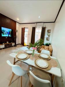 a dining room with a table and chairs at A and A Homestay Tandag City 