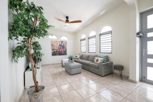 منطقة جلوس في Coastal Oceanfront Hideaway w 3BR & Private Deck