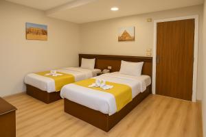 Postel nebo postele na pokoji v ubytování Miramar Evergreen Hotel