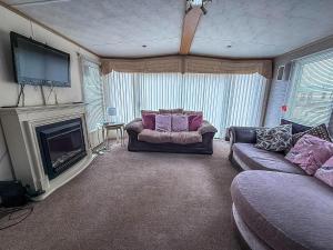 Posezení v ubytování 6 Berth Caravan For Hire At Seawick Holiday Park In Clacton-On-Sea Ref 27049Sw