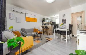 Kuchnia lub aneks kuchenny w obiekcie Four-Bedroom Holiday Home In Vir