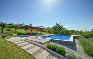 a swimming pool in a garden with a gazebo at Pet Friendly Home In Luzan Biskupecki in Lužan Biškupečki