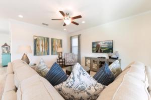a living room with a couch and a ceiling fan at Luxury Home Near Disney With Private Pool, Waterpark & Resort Access At Encore Resorts Reunion - 211Mn in Kissimmee