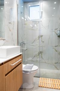 Kúpeľňa v ubytovaní HELIANTHOS VILLA - APARTMENT No1 + 37 fotografií